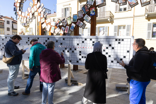 Il Festival dei Luoghi Comuni sfida i cuneesi con un cruciverba gigante di 163 definizioni Il Festival dei Luoghi Comuni sfida i cuneesi con un cruciverba gigante di 163 definizioni