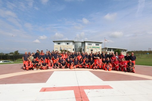 Foto di gruppo dei volontari della Croce Verde Saluzzo