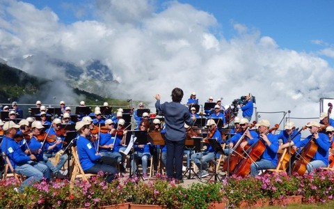 Il Concerto di Ferragosto sbarca per la prima volta a Rucàs: la grande musica tra le vette di Bagnolo Piemonte [VIDEO]