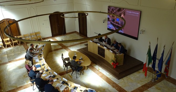 Provincia, resta indecifrabile la situazione politica ad un mese dalle elezioni di presidente e consiglio Provincia, resta indecifrabile la situazione politica ad un mese dalle elezioni di presidente e consiglio
