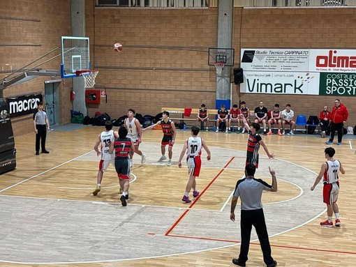 BASKET SERIE D / L'Olimpo Alba sbanca Cuneo e sale in classifica BASKET SERIE D / L'Olimpo Alba sbanca Cuneo e sale in classifica