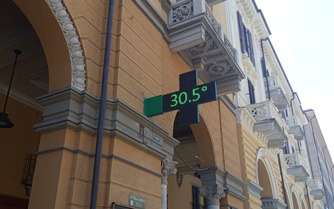 Notti &quot;tropicali&quot; raddoppiate anche in Langhe e Roero: così l’Asl Cn2 invita a difendersi dalle ondate di calore