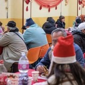 Natale condiviso ad Alba: la Caritas apre la mensa per chi non vuole restare solo Natale condiviso ad Alba: la Caritas apre la mensa per chi non vuole restare solo
