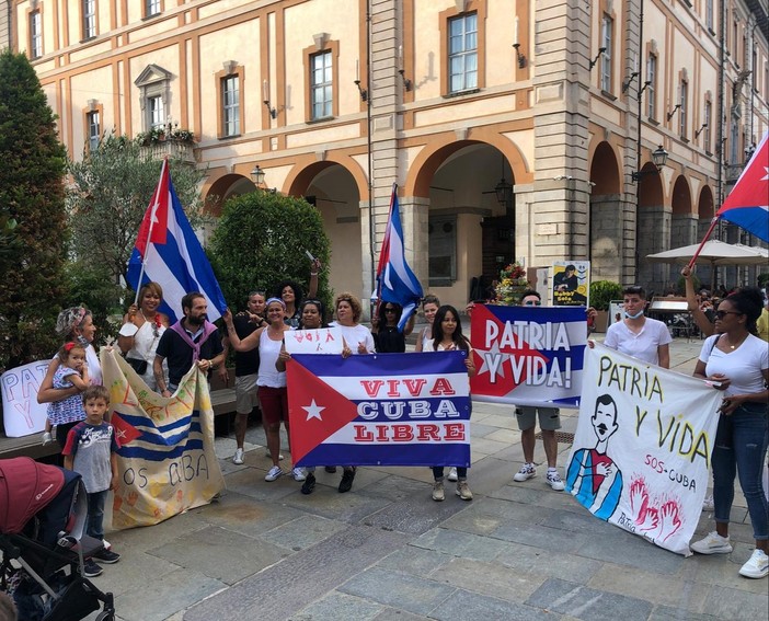 Una manifestazione per Cuba a Cuneo