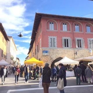 "Cherasco Natura": domenica 8 novembre il mercatino dell’agroalimentare e dell’artigianato di qualità