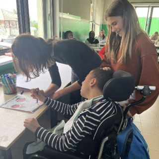 "Ciao Jody, grazie per ogni tuo sorriso e per la luce che hai portato nella nostra scuola"
