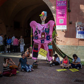 Nel marzo 2025,  la figura di Supergiù è stata protagonista della "piazzata" pubblica ad Alba