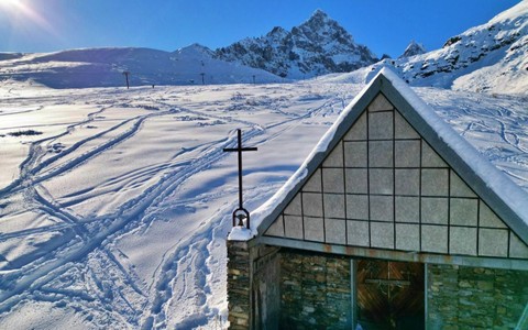 La Cappella della Madonna della Neve ai piedi del Monviso, ora in stato di abbandono (Foto di Davide Giordano)