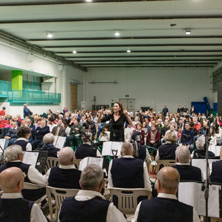 Tutti in piedi per il Coro degli Afasici: a Bene Vagienna la musica vince sull'isolamento