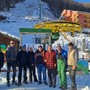 Il sindaco Fabrizio Re, con gli addetti ai lavori, questa mattina alla partenza della seggiovia "Monviso" dopo la riapertura Il sindaco Fabrizio Re, con gli addetti ai lavori, questa mattina alla partenza della seggiovia "Monviso" dopo la riapertura