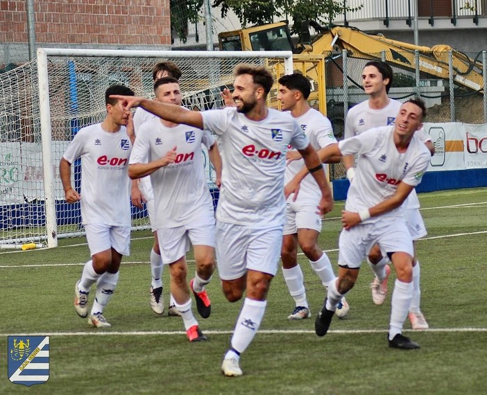 Il Salice festeggia la rete di Matteo Curti contro il Valvermenagna (foto pagina fb ASD Salice) Il Salice festeggia la rete di Matteo Curti contro il Valvermenagna (foto pagina fb ASD Salice)