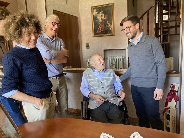 Alba celebra i 100 anni del signor Giovanni Milano Alba celebra i 100 anni del signor Giovanni Milano