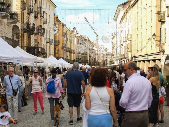 Cuneo, in via Roma torna “Creativi in Centro” tra artigianato e autoproduzioni Cuneo, in via Roma torna “Creativi in Centro” tra artigianato e autoproduzioni