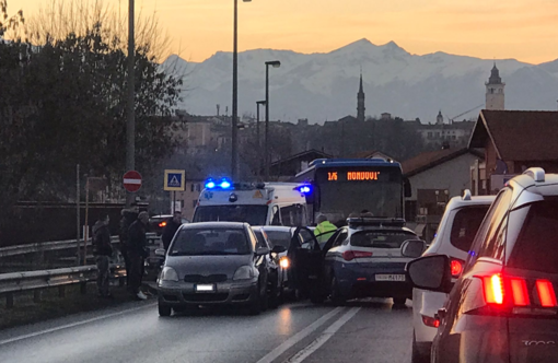 Incidente alle porte di Cuneo: quattro auto coinvolte e lunghe code
