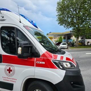 Scontro tra auto e moto a Madonna dell’Olmo: traffico in tilt su via Torino