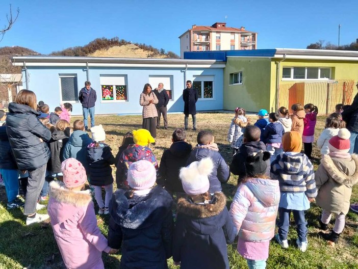 “Un tetto magico” a Ceva: il risparmio energetico e l’energia pulita spiegati ai bimbi “Un tetto magico” a Ceva: il risparmio energetico e l’energia pulita spiegati ai bimbi