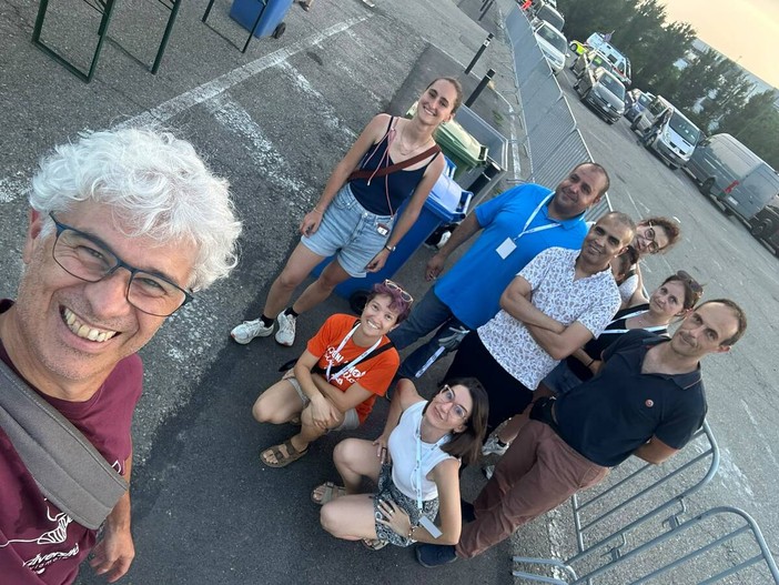 L'assessore Roberto Cavallo con i volontari prima di "entrare in servizio" L'assessore Roberto Cavallo con i volontari prima di "entrare in servizio"