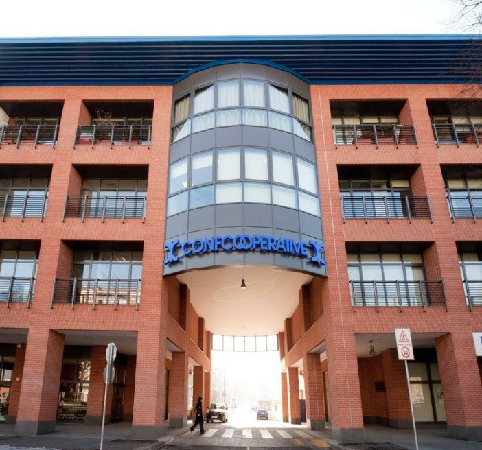 Caro energia e petrolio, l'allarme di Confcooperative Piemonte: a rischio agricoltura, trasporti, distribuzione e casa