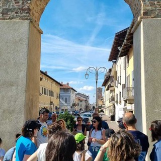 Cherasco, caccia ai segreti del centro storico: torna il "Walking Tour" dedicato ai dettagli nascosti