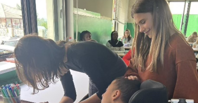 "Ciao Jody, grazie per ogni tuo sorriso e per la luce che hai portato nella nostra scuola"