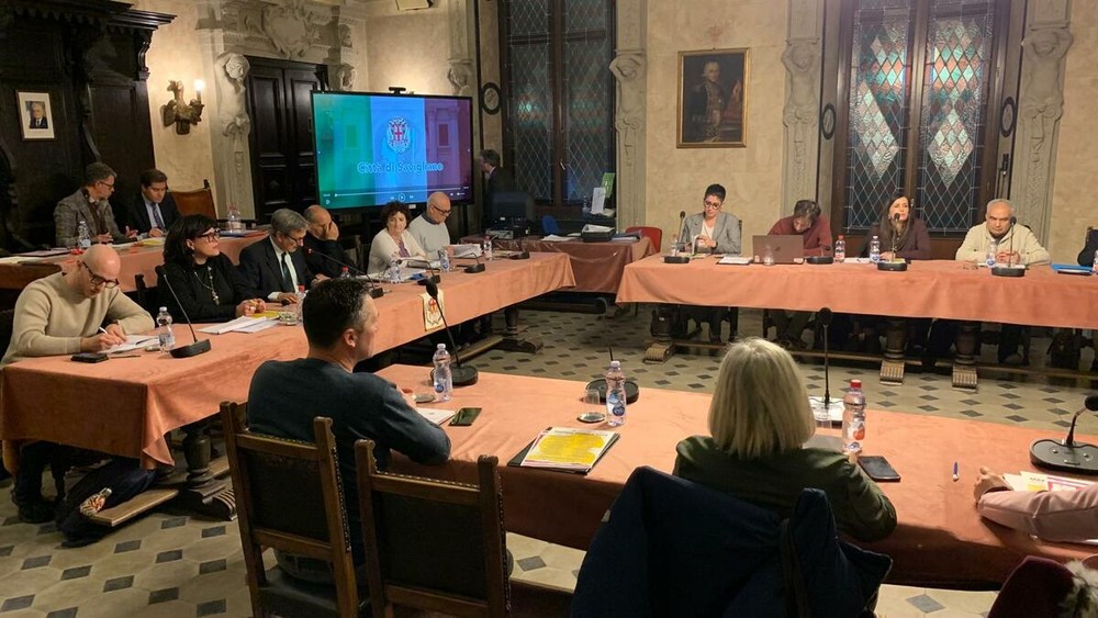 Bilancio, dehors e 9 interrogazioni: il Consiglio comunale di Savigliano torna in aula il 4 giugno