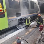 I soccorsi al treno stamane ad Airole (Foto Osservatorio Ferrovia del Tenda)