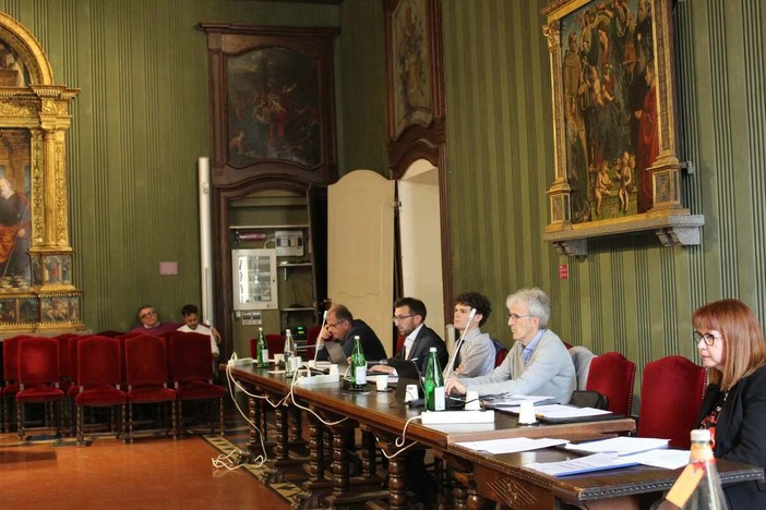 Minacce a don Degiorgis, il centrodestra albese: "Piena solidarietà, pronti a collaborare per soluzioni concrete"