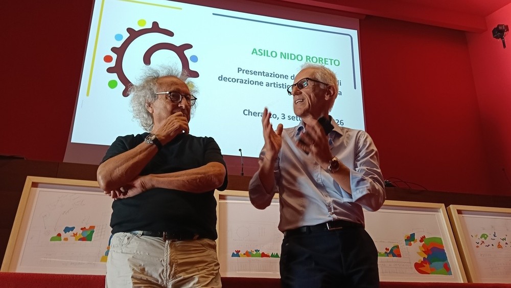 L'artista Coco Cano e Claudio Olivero, presidente di Banca di Cherasco