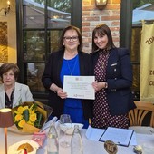 Donazione dello Zonta International Club di Cuneo all'Associazione Donna per Donna Donazione dello Zonta International Club di Cuneo all'Associazione Donna per Donna