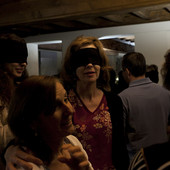 Nei musei di Cuneo al buio: tre giorni di visite bendati e guidati dai volontari ipovedenti