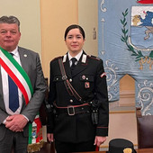 Il sindaco di Dogliani Claudio Raviola e il maresciallo capo Maria Grazia Piperis Il sindaco di Dogliani Claudio Raviola e il maresciallo capo Maria Grazia Piperis