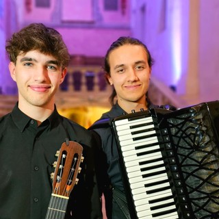 Il “Duo Guión” formato Nicolò Bertano (chitarra) e Gabriele Viada (fisarmonica), foto di Maura Ravera