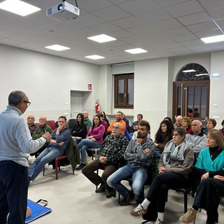 Come si utilizza correttamente  un defibrillatore?