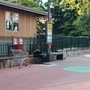 Un carrello lasciato per strada nel quartiere Donatello