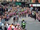 Due ali di folla in una Saluzzo in festa hanno accolto il Giro d’Italia (guarda la gallery e il video)