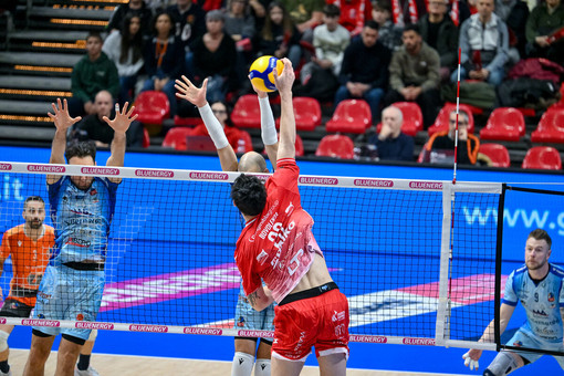 Attacco di Bovolenta: Piacenza batte Cuneo 3-0 (Foto Ninotto e Giraudo)