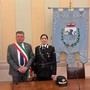 Il sindaco di Dogliani Claudio Raviola e il maresciallo capo Maria Grazia Piperis Il sindaco di Dogliani Claudio Raviola e il maresciallo capo Maria Grazia Piperis