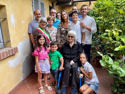 Festa a Cherasco per i 100 anni di Maria Dogliani Taricco Festa a Cherasco per i 100 anni di Maria Dogliani Taricco