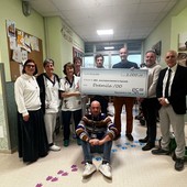 Cuneo, i dipendenti Acda donano 2.000 euro all'ospedale: "Per i sorrisi dei bambini"