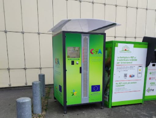 In foto il distributore dei sacchetti