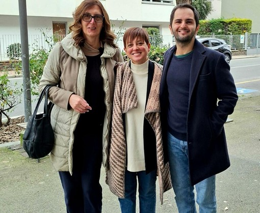 Da sinistra: Simona Vazio ( vicepresidente), Sonia Grimaldi (presidente) ed Edoardo Zerrillo (vicepresidente) del Comitato Pendolari Alba Da sinistra: Simona Vazio ( vicepresidente), Sonia Grimaldi (presidente) ed Edoardo Zerrillo (vicepresidente) del Comitato Pendolari Alba