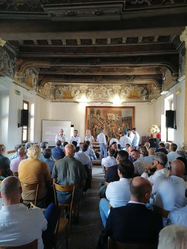 Nasce il Distretto della Filiera della Razza Bovina Piemontese: firmato l'accordo tra Racconigi e Carmagnola Nasce il Distretto della Filiera della Razza Bovina Piemontese: firmato l'accordo tra Racconigi e Carmagnola