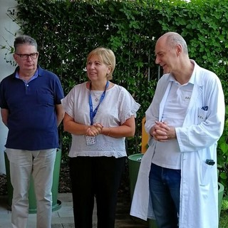 Il dottor Daneluzzo, primo da destra, con la direttrice  generale Paola Malvasio e il direttore sanitario Luca Burroni