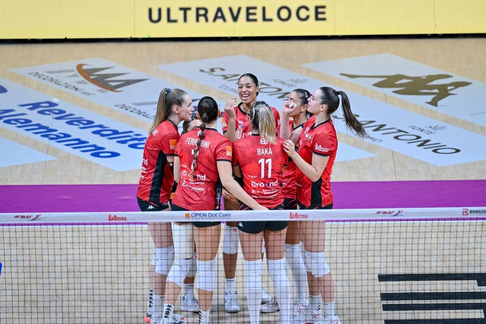 VOLLEY A1F / Granda Volley stasera in trasferta a Pesaro contro Vallefoglia VOLLEY A1F / Granda Volley stasera in trasferta a Pesaro contro Vallefoglia