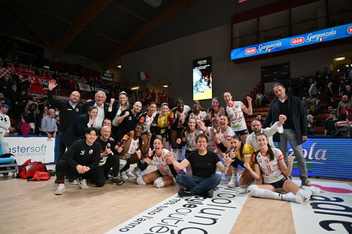 La Honda Cuneo Granda Volley in festa dopo la vittoria (foto di Danilo Ninotto) La Honda Cuneo Granda Volley in festa dopo la vittoria (foto di Danilo Ninotto)