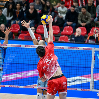 Attacco di Bovolenta: Piacenza batte Cuneo 3-0 (Foto Ninotto e Giraudo) Attacco di Bovolenta: Piacenza batte Cuneo 3-0 (Foto Ninotto e Giraudo)