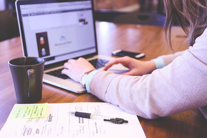 Diploma online e territori: quando la flessibilità aiuta a tornare a studiare Diploma online e territori: quando la flessibilità aiuta a tornare a studiare