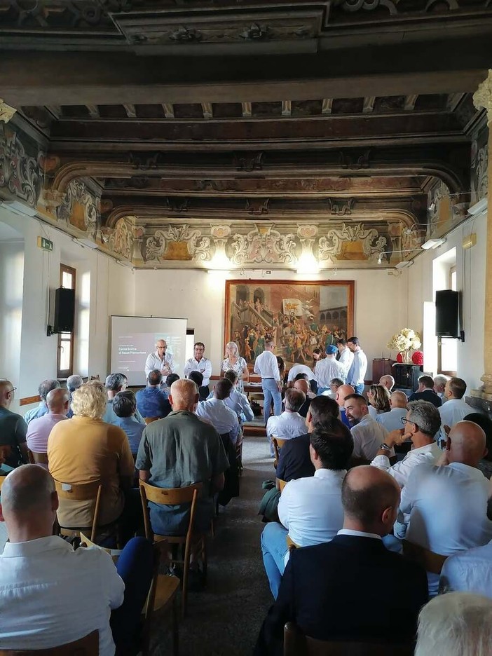 Nasce il Distretto della Filiera della Razza Bovina Piemontese: firmato l'accordo tra Racconigi e Carmagnola Nasce il Distretto della Filiera della Razza Bovina Piemontese: firmato l'accordo tra Racconigi e Carmagnola