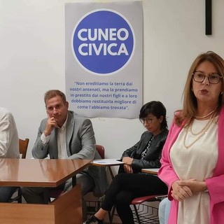 Stefania D'Ulisse e Marco Bertone (al tavolo)