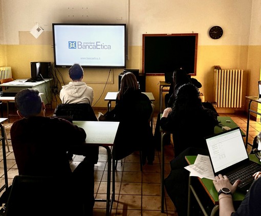 Educazione finanziaria e sostenibilità: la 4B AFM del Denina Pellico Rivoira incontra Banca Etica Educazione finanziaria e sostenibilità: la 4B AFM del Denina Pellico Rivoira incontra Banca Etica